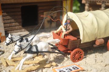 Timpo Toys O.538 Covered wagon with coachman, 2nd version