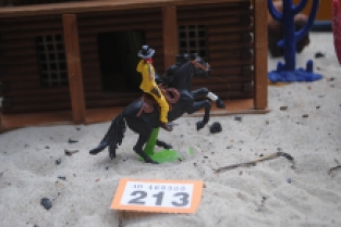 Britains Toys O.213 Cowboy riding on horse 