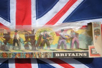 Britains LTD Models 7664 COWBOYS 'boxed set of six 2nd series foot figures and 2 accessories'