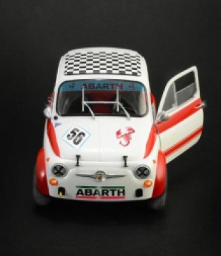 Italeri 4705 FIAT Abarth 695SS Assetto Corsa