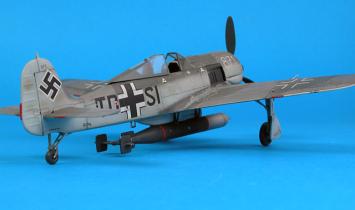 Dragon 5569 Focke-Wulf Fw190A-5/U-14 with Torpedo