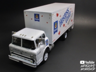 AMT 1139 FORD C-600 City Delivery with body by Trailmobile