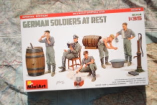 Mini Art 35378 GERMAN SOLDIERS at REST