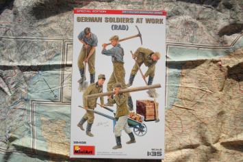 MiniArt 35408 GERMAN SOLDIERS AT WORK (RAD) SPECIAL EDITION