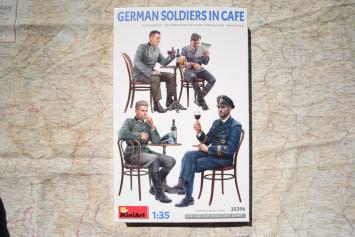 MiniArt 35396 German Soldiers in Cafe