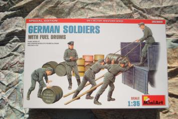 MiniArt 35366 German Soldiers with Fuel Drums Special Edition