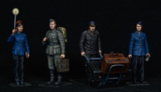 Mini Art 38010 GERMAN TRAIN STATION STAFF 1930-40's