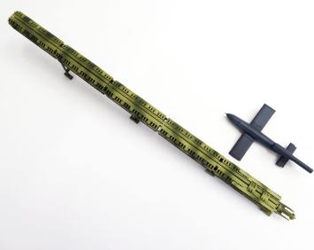 Modelcollect UA72033 Duitse V1-raketlanceerpositie uit de Tweede Wereldoorlog