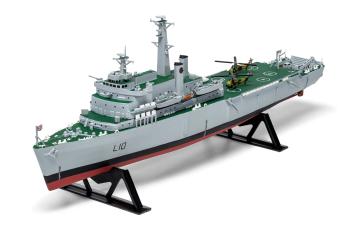 Airfix A03205V HMS FEARLESS