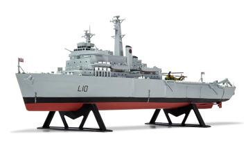 Airfix A03205V HMS FEARLESS