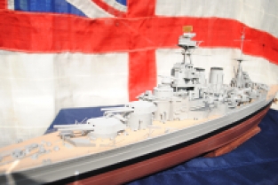 Trumpeter 03710 HMS HOOD 'built for display'