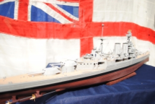 Trumpeter 03710 HMS HOOD 'built for display'