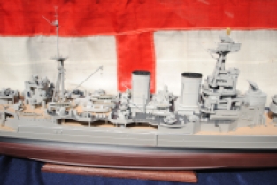 Trumpeter 03710 HMS HOOD 'built for display'