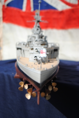 Trumpeter 03710 HMS HOOD 'built for display'