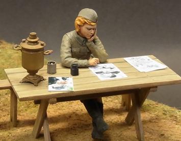 ICM 35621 Soviet Militairy Serviciwoman