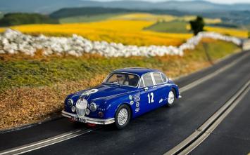ScaleXtric C4596 Jaguar MK2 - Grant Williams Racing