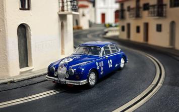 ScaleXtric C4596 Jaguar MK2 - Grant Williams Racing