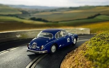 ScaleXtric C4596 Jaguar MK2 - Grant Williams Racing
