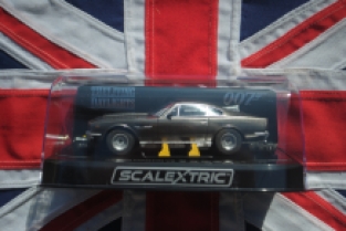ScaleXtric C4239 James Bond Aston Martin V8 - The Living Daylights