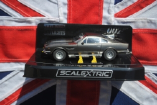 ScaleXtric C4239 James Bond Aston Martin V8 - The Living Daylights