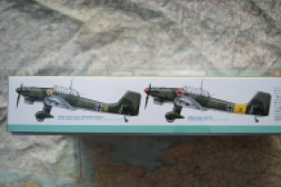 Tamiya 37008 Junkers Ju87 B-2 STUKA with Bomb Loading Set