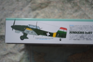 Tamiya 37008 Junkers Ju87 B-2 STUKA with Bomb Loading Set