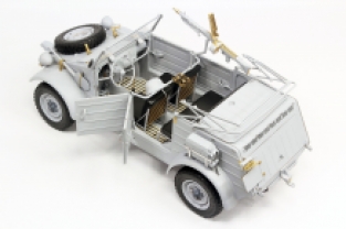 Revell 03500 KÜBELWAGEN TYP 82 'Platinum Edition'