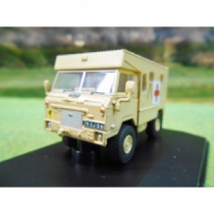 Oxford 76LRFCA001 Land Rover 101 FC Ambulance 'Gulf War 1991'