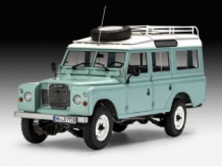 Revell 07047 LAND ROVER SERIES III LWB Station Wagon