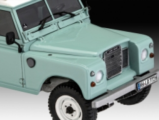 Revell 07047 LAND ROVER SERIES III LWB Station Wagon