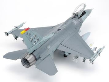 Tamiya 61098 Lockheed Martin F-16CJ [Block 50] Fighting Falcon