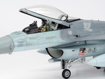 Tamiya 61098 Lockheed Martin F-16CJ [Block 50] Fighting Falcon