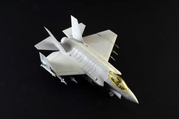 Italeri 1469 Lockheed Martin F-35C Lightning II CATOBAR version