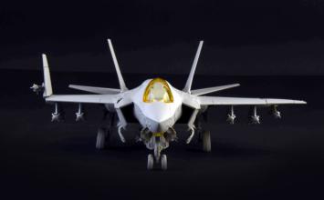 Italeri 1469 Lockheed Martin F-35C Lightning II CATOBAR version