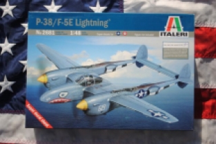 Italeri 2681 Lockheed P-38 / F-5E Lightning