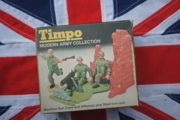 Timpo Toys 764 Machine Gun Crew and Rifleman plus Shell-torn wall 'Modern Army Collection'