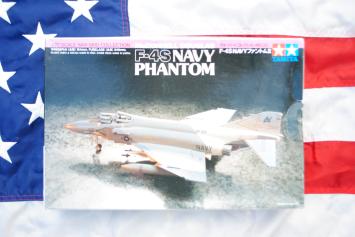 Tamiya 60733 McDonnell Douglas F-4S Navy Phantom