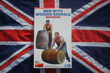 MiniArt 38070 Men with wooden Barrels