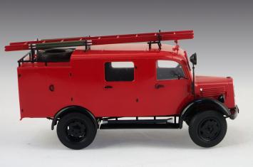 ICM 35527 Mercedes-Benz L 1500S LF 8 WWII German Light Fire Truck