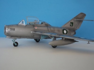 Trumpeter 02805 Mikoyan-Gurevich MiG-15 UTI Midget