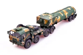 Modelcollect UA72096 NATO M1014 MAN Tractor & BGM-109G Ground Launched Cruise Missile