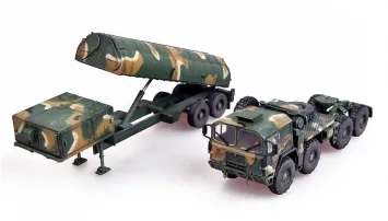 Modelcollect UA72096 NATO M1014 MAN Tractor & BGM-109G Ground Launched Cruise Missile