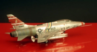 AMT ERTL 8892 North American F-100F SUPERSABRE