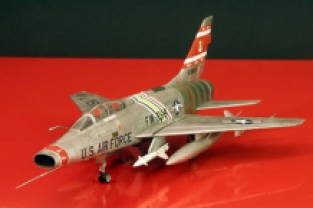 AMT ERTL 8892 North American F-100F SUPERSABRE