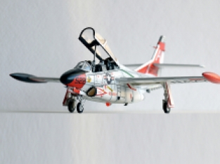 Revell 04289 North American T-2C/E BUCKEYE 