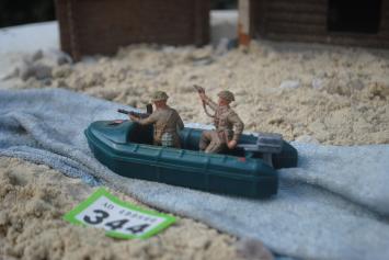 Britains Ltd Deetail Plastic G.445 RUBBER ASSAULT BOAT with British Soldiers