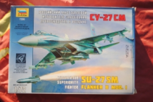 Zvezda 7295 Russian Air Superiority Fighter Sukhoi Su-27SM Flanker B Mod. 1