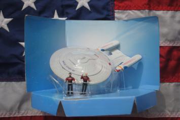 Playmates Toys 16212 Star Trek U.S.S. Enterprise NCC-1701-D with Picard and Riker