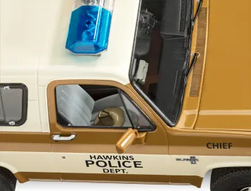 Revell 07724 Stranger Things Jim Hopper's '85 Chevy Blazer K5