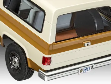 Revell 07724 Stranger Things Jim Hopper's '85 Chevy Blazer K5
